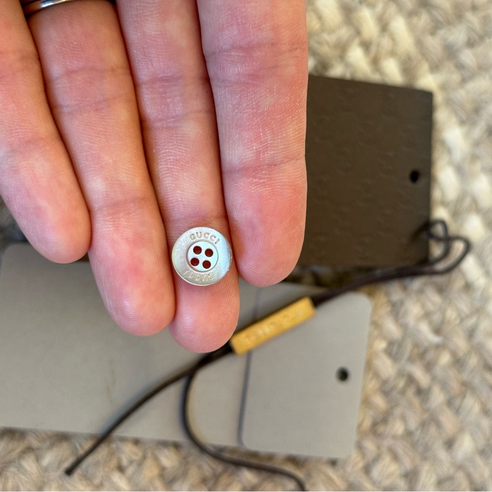 Gucci replacement button - Picture 2 of 3